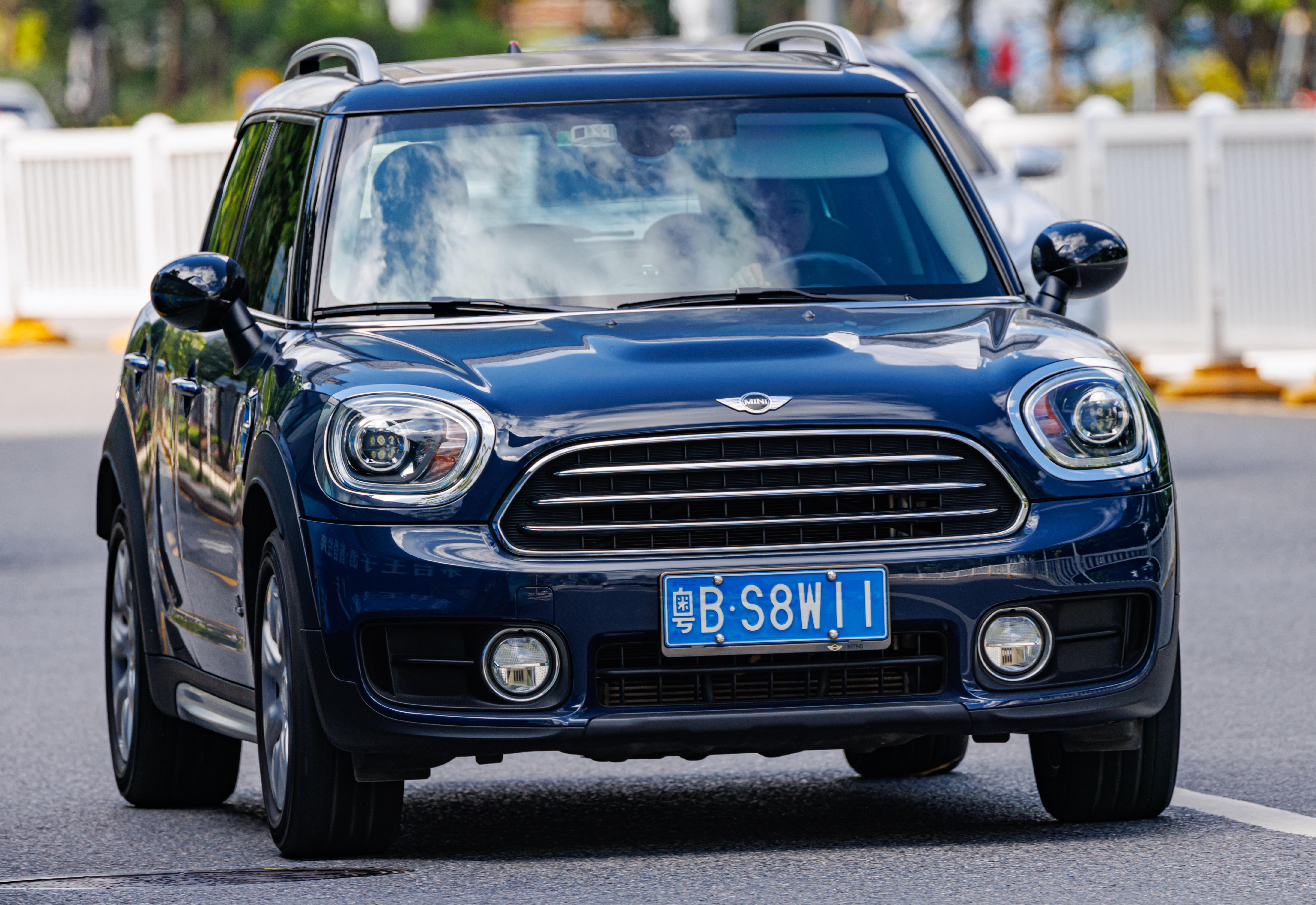 Mini Countryman F60 — поколение модели, на которой Кварацхелия ездил в Неаполе