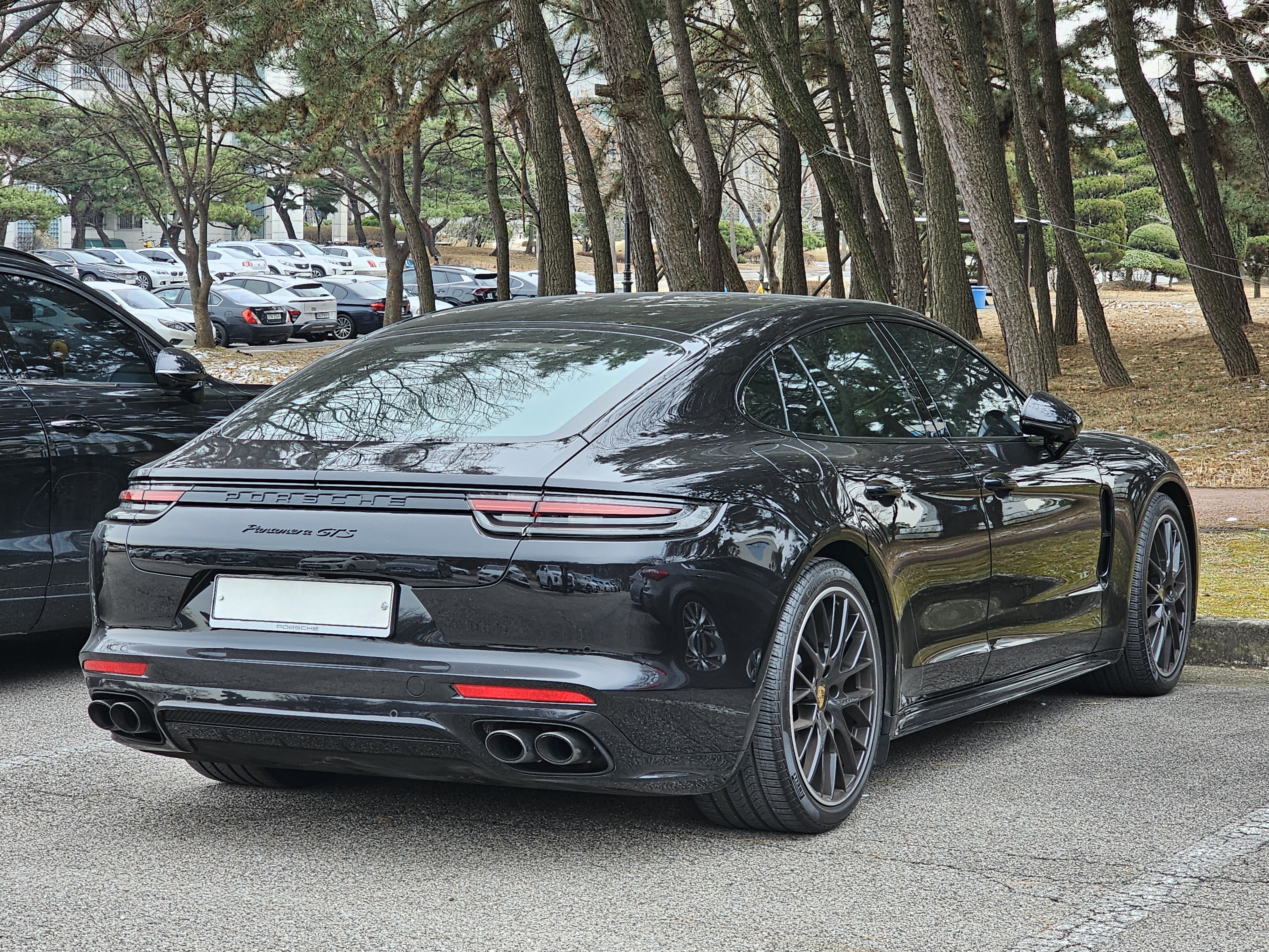 Porsche Panamera GTS — модель, за рулём которой его документировал Sport24