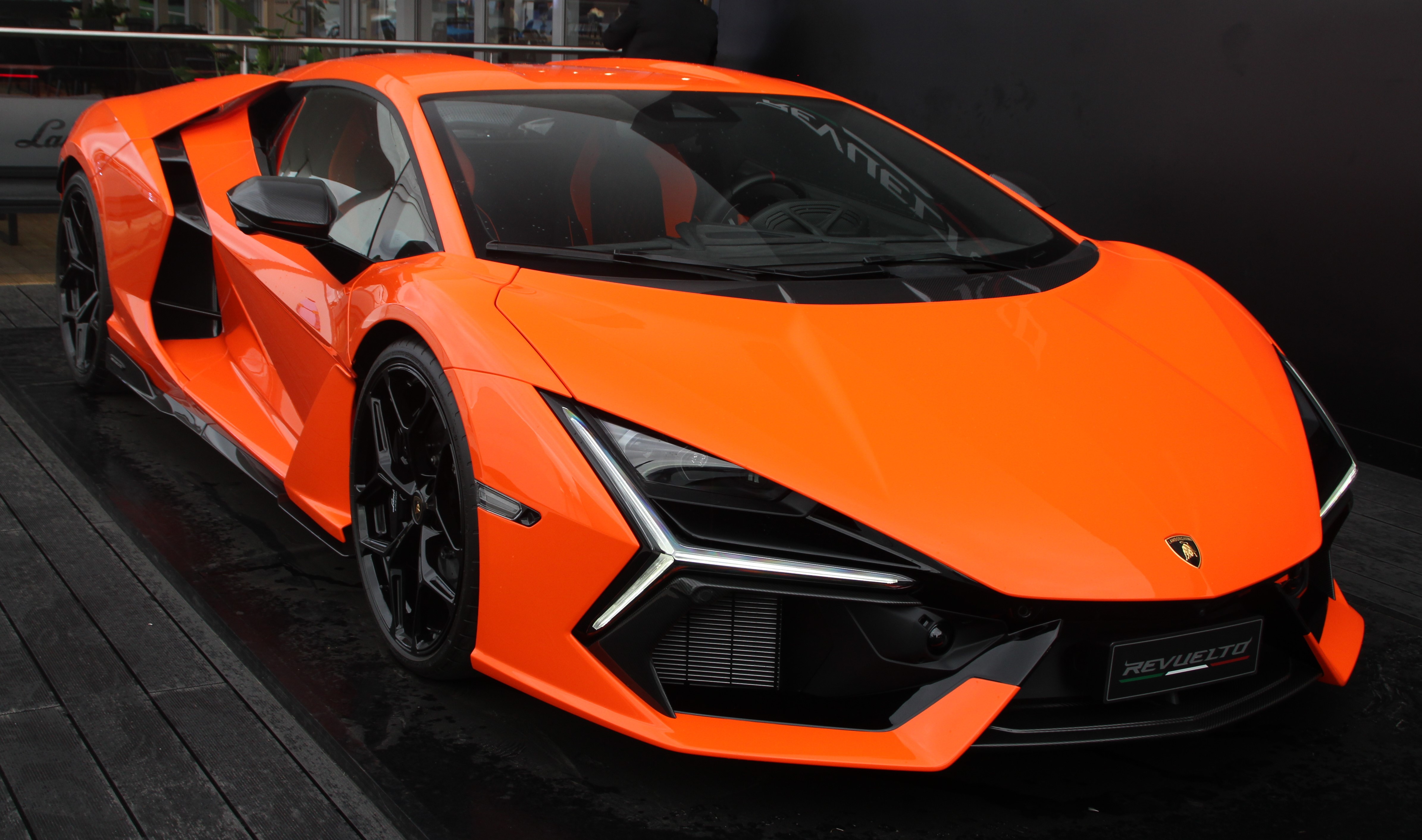 Lamborghini Revuelto — модель, которую опознала пресса; на снимке выставочный экземпляр, не машина игрока