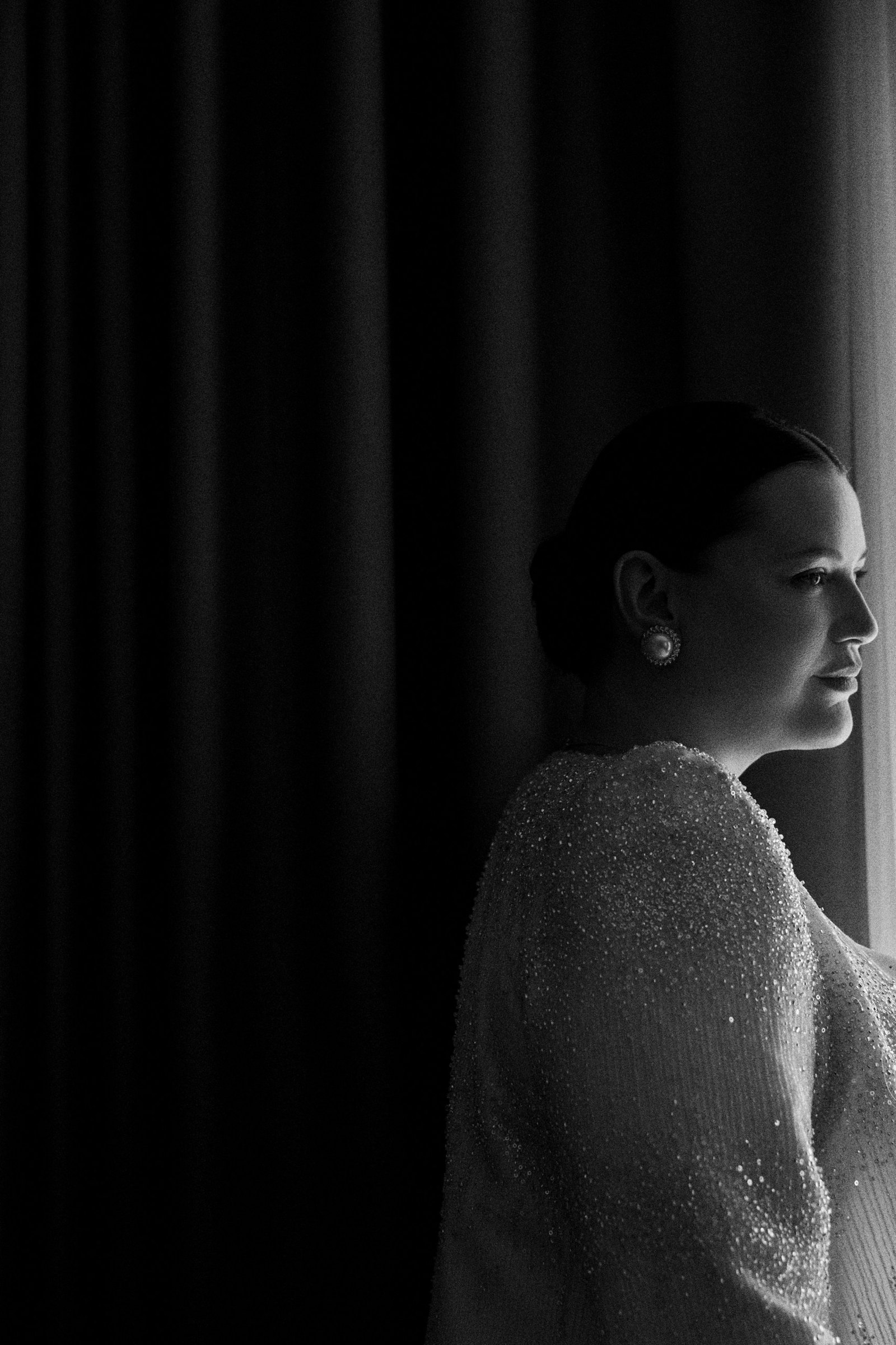 The bride in profile, black and white