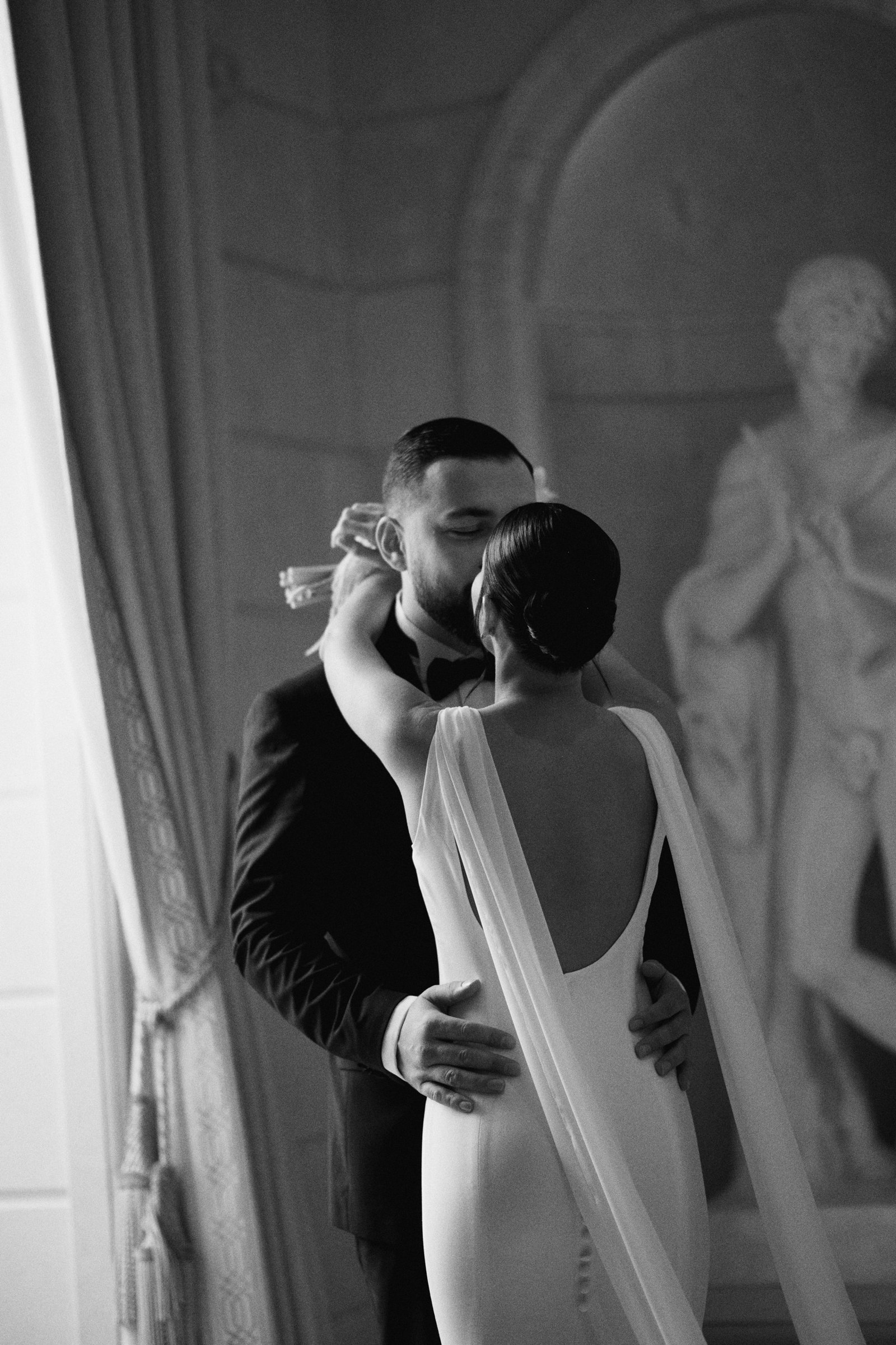A quiet moment before the ceremony, black and white