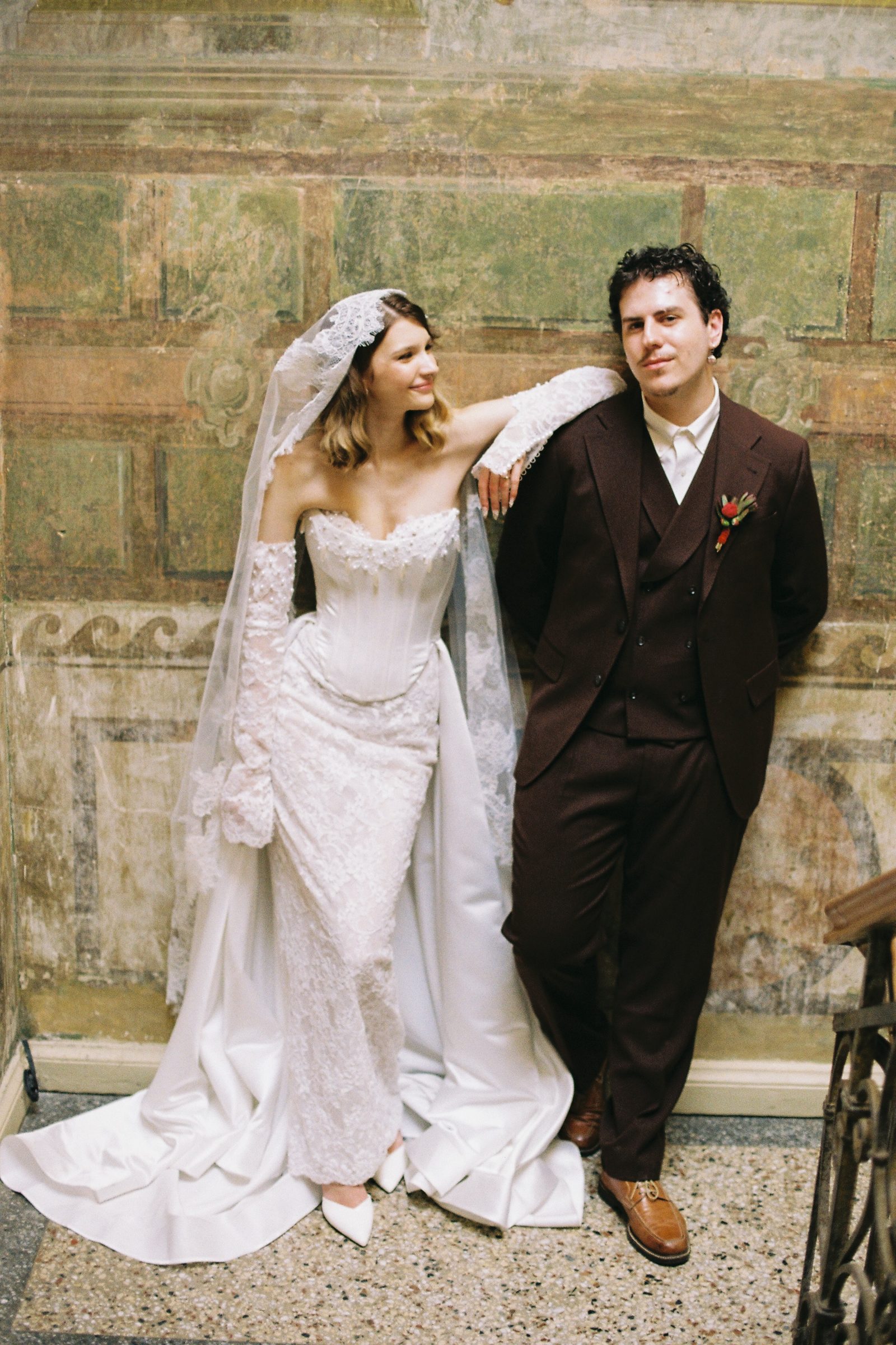 Frescoes, brown wool, white lace