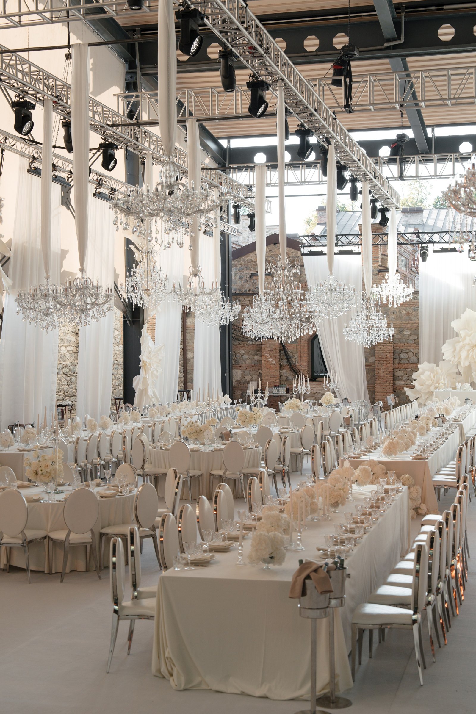 The banquet hall in white and gold under the chandeliers
