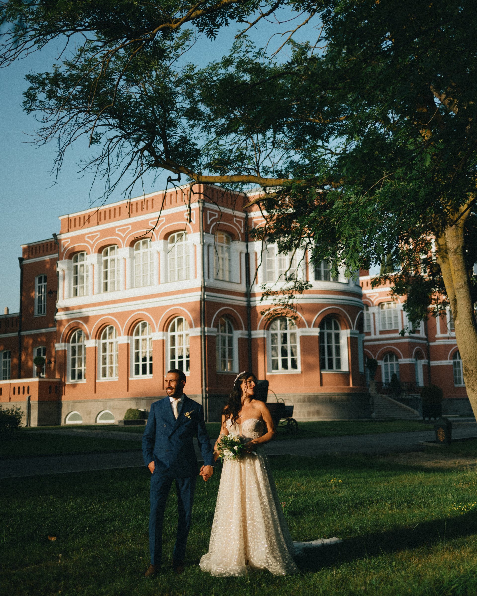 The couple in the evening light at the brick palace